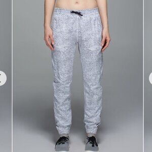 Lululemon Lined Trainer Track Pants Joggers Size 10 Black And White low rise